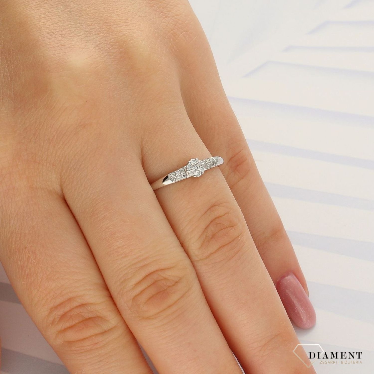 Pierścionek złoty DIAMENT 585, białe złoto z diamentem 0660027144 HSI.jpg